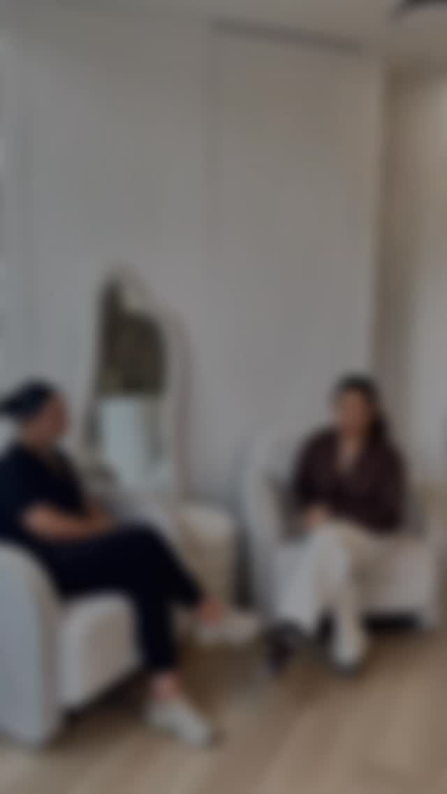 At Clínica Cosmetics we do things differently. Every treatment begins with expertise, precision and a personalised plan created by Nassab, who brings more than 20 years of experience in medical aesthetics. This means we know exactly what each patient needs for the safest and most effective results.
In this video you can see the full Ultraformer III experience. From the consultation to the lifting treatment itself, every step is tailored to support your natural structure and give you a fresher, more defined look.
Ultraformer III works deep in the SMAS layer to lift and tighten the lower face, jawline and cheeks. It strengthens your collagen foundation so your skin continues improving in the weeks that follow.
And because we want our clients to achieve the best results possible, we have upgraded every full face Ultraformer appointment.
Our Ultraformer III session now includes skin needling to refine the surface, boost collagen and improve texture. We also infuse exosomes to enhance healing, brighten the complexion and accelerate visible improvement.
Lift at the deepest layer. Renew at the surface. Glow from every angle.
This is the Clínica Cosmetics difference.
DM us to book your Ultraformer III package with