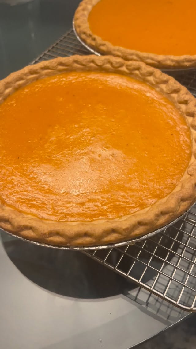Been awhile!! Hi 👋 all Thanksgiving Pie orders are coming along!! #montgomeryskitchen #tampachef #sweetpotatopie #dessert #soulfood #sweets #southerncooking #pie #foodislove