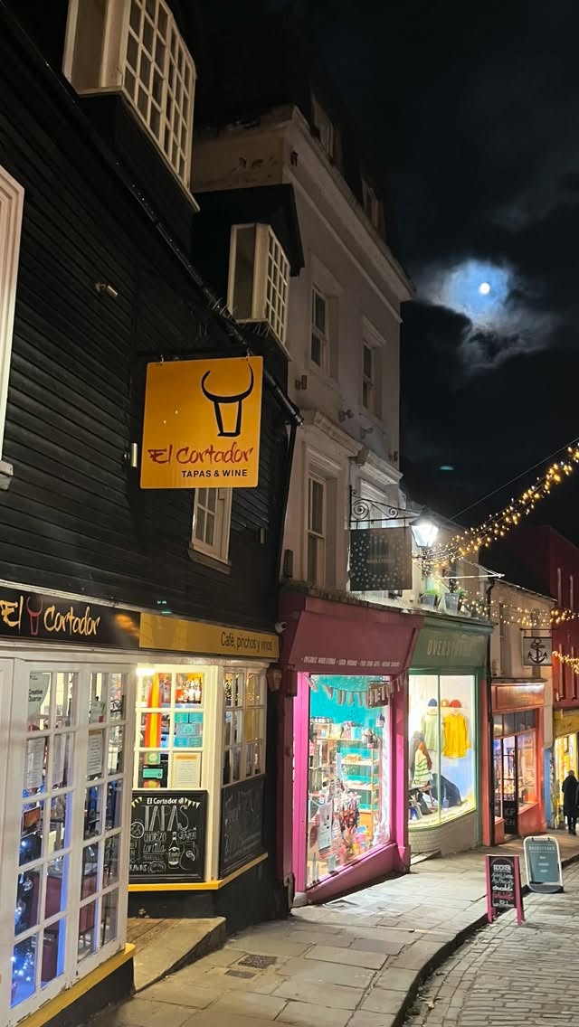 Festive celebrations Spanish style 🥂
#folkestone #elcortador #tapas #spanishchristmas #giftvouchers