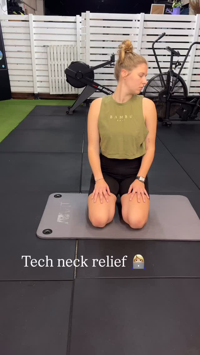 Posture Reset 👩🏼💻
Try these 5 neck mobility moves if you’re in need of some tech-neck relief… tight necks and tight shoulders are things we are NOT bringing with us into 2026 (yes, talking to myself 😅)
Share this with your office-shrimp bestie 🦐