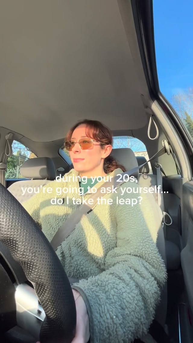 NEW BLOG POST 📝🎉 (lien dans ma bio) : Mon Premier Mois en Micro-Entreprise
Le mois dernier, j’ai enfin sauté le pas. Ce n’était pas facile, mais mes pâtisseries éphémères m’ont permises de me lancer, de faire des nouvelles rencontres, d’apprendre, de me dépasser… 🫶
Je fais une petite pause en décembre (je vous explique pourquoi dans mon blog), mais ce n’est que partie remise ! J’ai beaucoup de projets en tête et j’ai hâte de partager tout ça avec vous 😁
.
.
.
#mulhouse #microentreprise #microentrepreneur #alsace #patisserie #patissiere #anglais #profdanglais #americaninfrance #jaimemulhouse #popup #smallbusiness #creator #uneboucheeaday