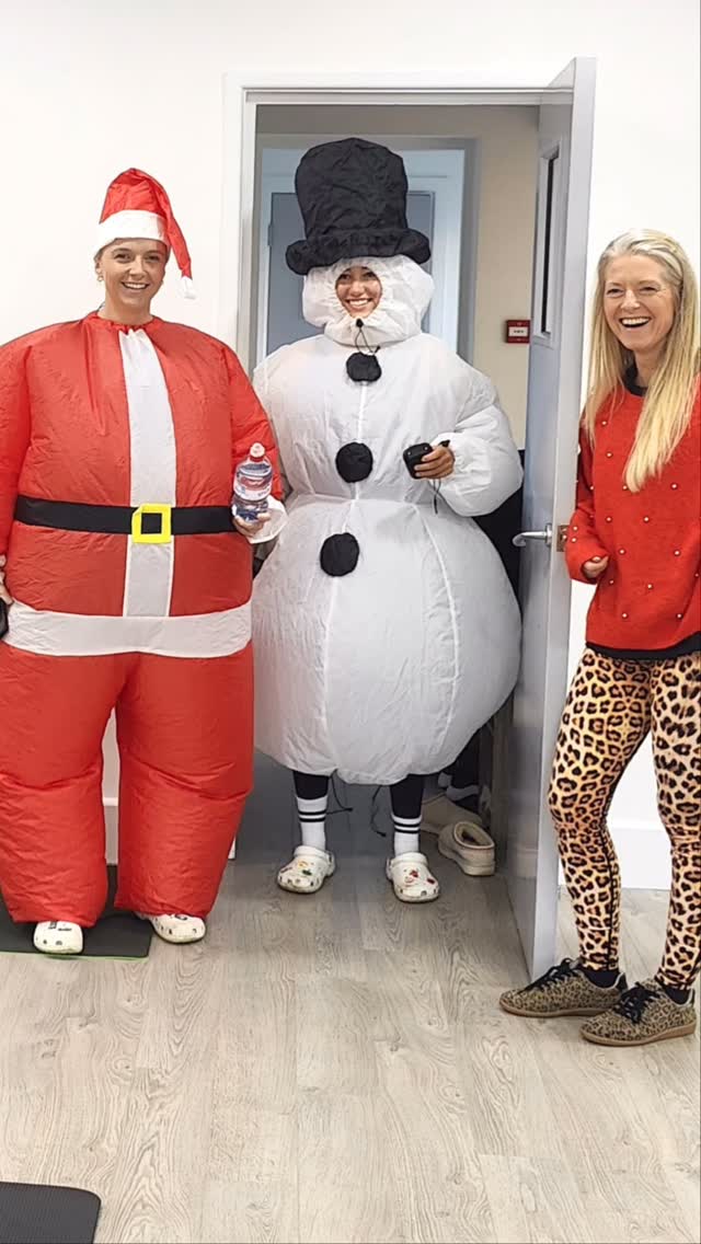 Festive Pilates took a turn for the better when these 2 turned up!!!!
.
#pilatesstudio #reformerpilates #feastivefitness #feativereformer #pilatescommunity