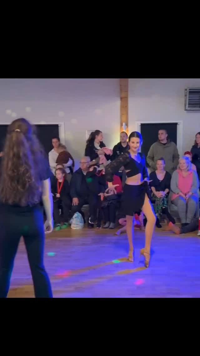 Julavslutning 2025 #samba #wearemagictogether
Anmäl dig till våra kurser som börjar vecka 3!
Vi har kurser för alla åldrar och nivåer! #danskurs #barndans #tävlingsdans #kursstart #frölunda