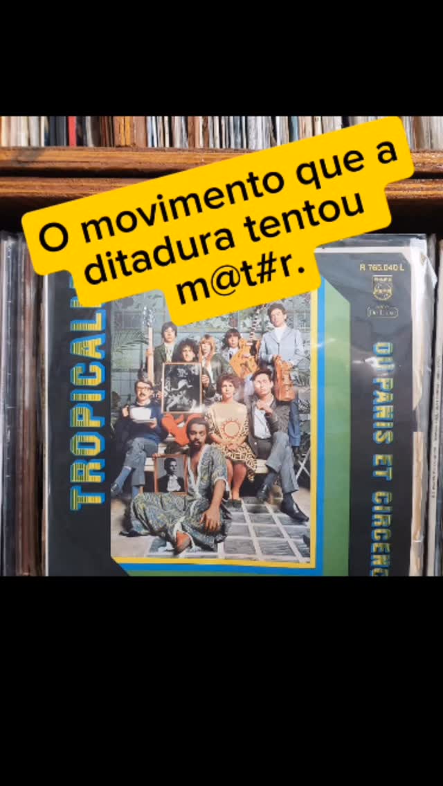 O Movimento que a Ditadura tentou m#t@r.
Gilberto Gil teve a faísca: misturar da complexidade pop do Sgt. Pepper's com a raiz brasileira da Banda de Pífanos de Caruaru.
Pega "Domingo no Parque". Era rock universal, visceralmente brasileiro.
E a ala conservadora da MPB entrou em desespero.
Eles queriam música 'pura', mas o Tropicalismo se referia à conexão do Brasil com o mundo.
A tensão escalou: das vaias no TUCA (que forçaram o discurso histórico de Caetano) à repressão nas ruas, que estava matando estudantes .
O molho azedou de vez. O AI-5 veio, a perseguição cultural virou prisão política . Gil e Caetano foram presos e obrigados a sair do Brasil.
Este vinil é o registro exato dessa ruptura. O legado do Tropicalismo se perpetua porque nem uma ditadura truculenta consegue apagar essa história.
Item obrigatório de coleção.Garanta o seu pedaço da história. Link na biografia.
Parcelamos em até 6X. E frete acima de 350 conto tá no 0800.
#Tropicalia #CaetanoVeloso #GilbertoGil #Mutantes #galcosta #AI5 #DitaduraMilitar #MPB #Vinil #avozdovinil #vinilcolector #semanistia