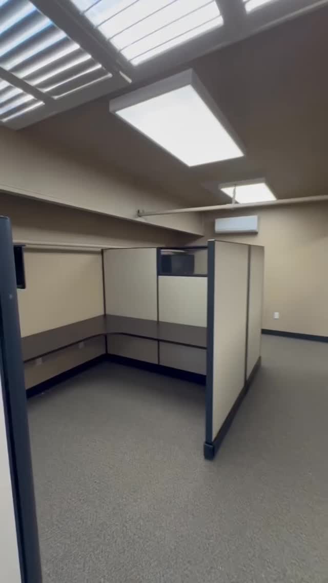 Variety is the spice of the office! We love seeing our FRIANT cubicles come to life. Did you know our FRIANT line offers 3+ distinct cubicle systems? That means we have the perfect solution for every style, budget, and function. 📐 @friantworkspace
Let us design your dream office! Click the link in our bio to get started.
#Friant #OfficeSpace #CubicleDesign #FlexibleWorkspace #OfficeTransformation