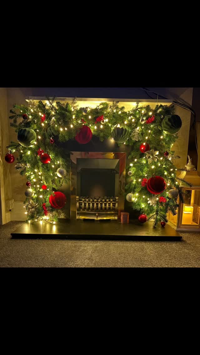 Enjoyed doing this one with real Christmas tree 😍😍😍
#christmasgarland #smallbusiness #décorations #christmasmagic✨
