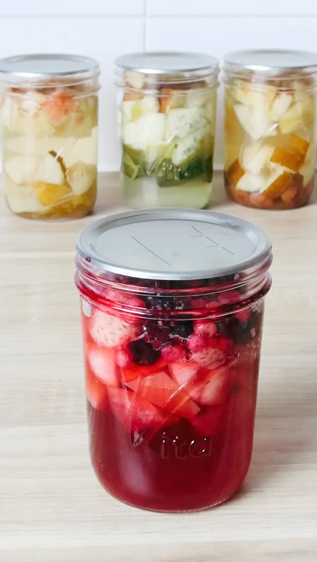 Easy to prep, easy to sip!
#vita #mealprep #masonjars #foodpreserving #conserveren #voorraad #bewaren #voorraadkast #voedsel #voedselbewaren #opzetstukken #keuken #keukenaccessoires #kitchengoals #pressurecanning #canning #pantry #organise #kitchen #attachements #lifestyle #inspiration #pantrygoals #pantries #smoothies