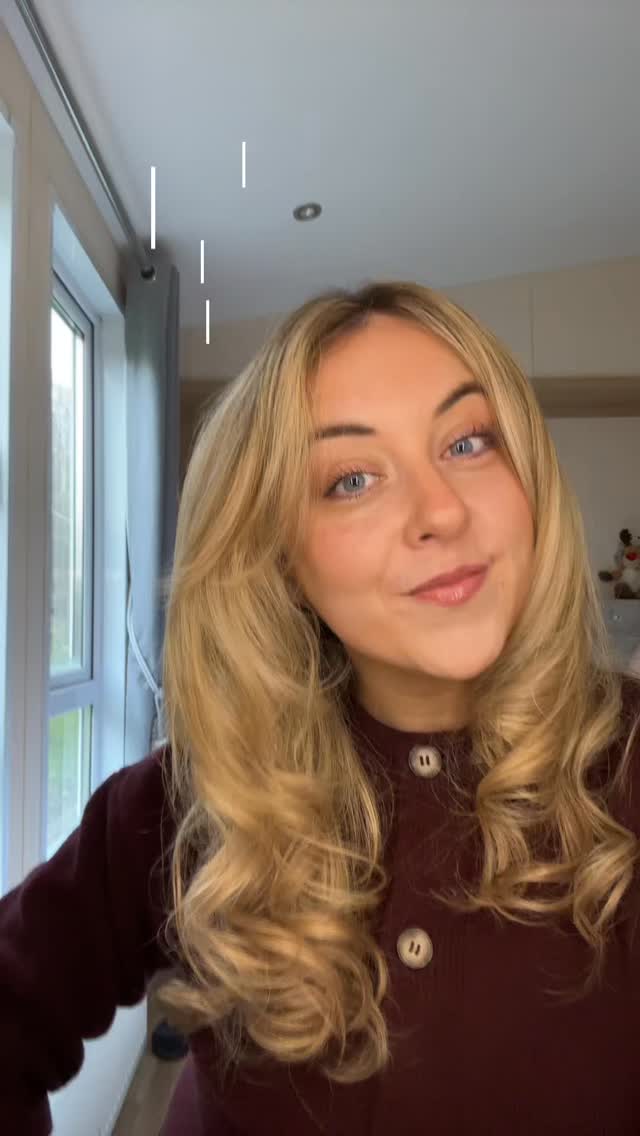 My hair will be curly for the foreseeable, can you guess I got a Dyson for Christmas 😂 @officialbrownthomas @livingproofstore.ie @sundayriley @maccosmetics @hourglasscosmetics