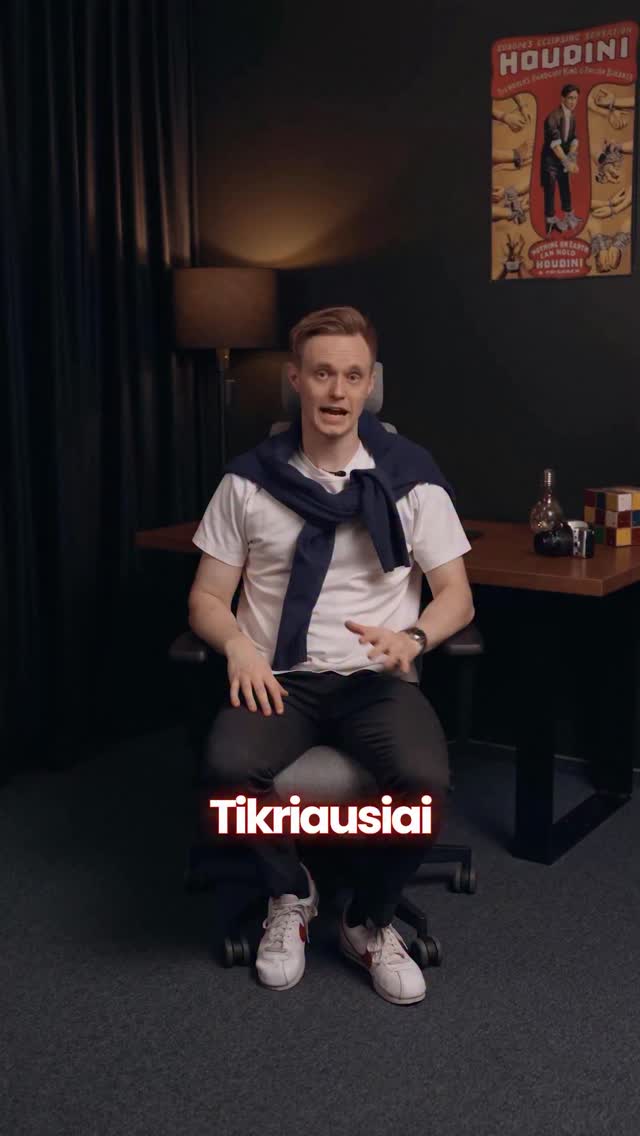 Sako, kad šuo jaučia gerą žmogų, tačiau ar esate girdėję kitokį pasakymą? 😀 🐾 @aj_produktai_lt #biurobaldai #severas #reklama