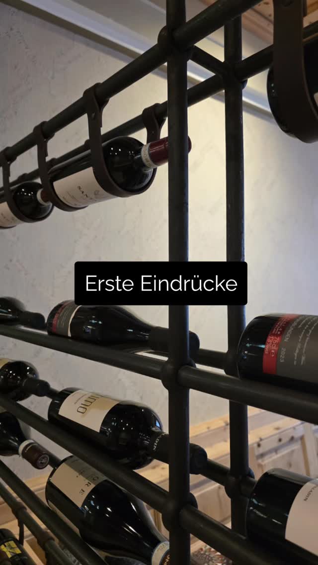 🎉 Die Arvenstube im @schweizerhof.silsmaria erstrahlt heute zum ersten Mal in neuem Glanz. 😍🤍 In wenigen Stunden wird die Stube feierlich eröffnet und ich freue mich sehr, durfte ich dieses schöne Projekt umsetzen. 😇🍽 Weitere Eindrücke folgen später...
Happy,
SORAYA🧚♀️
#neueröffnung #restaurantinterior #restaurantumbau #projectdone #interiorconcept #sorayainteriordesign #sils #engadin