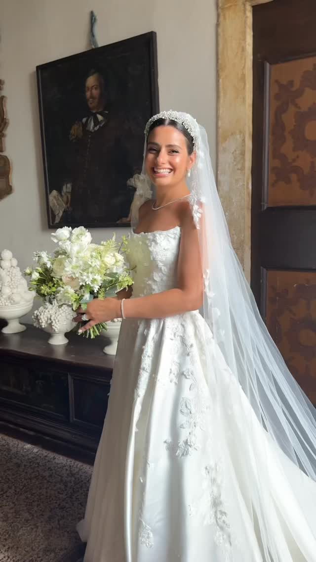 Bridal makeup and hair in Verona, Italy 🤍
Some behind-the-scenes moments with our beautiful bride in a timeless lace gown, getting ready for her destination wedding in Verona 🇮🇹
you’re planning your destination wedding in Verona, Lake Garda or Northern Italy and looking for a professional bridal makeup and hair team, we would love to take care of you 🤍
✨ On-location bridal beauty services across Italy
✨ Experienced international bridal team
✨ Tailored looks for modern, elegant brides
📩 Contact us to book your bridal hair & makeup in Italy.
#makeupverona #villaarvedi #bridalmakeupverona #weddingmakeuptuscany #tuscanymakeupartist