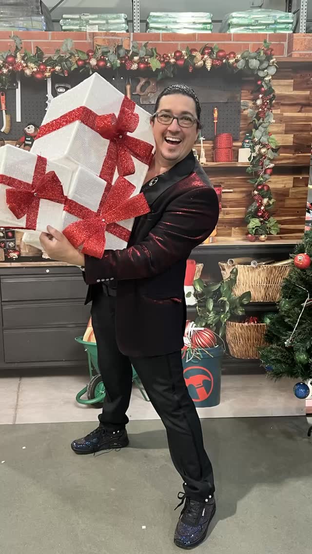 What an amazing day performing at @bunningsnz for their annual Christmas show! A full hour of family magic packed with fun, laughter, and loads of magical energy from the kids (and the parents too!).
The children were completely captivated from start to finish — I’m pretty sure they would’ve stayed for another hour if I kept going! Their excitement was contagious, and I loved every moment of it.
There’s nothing better than bringing smiles, laughter, and a touch of magic to the @bunnings Christmas event. Can’t wait for the next one!