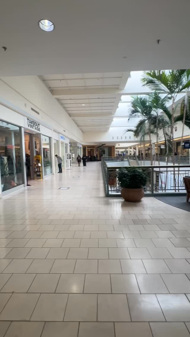 Dreamy drop alert! 👜✨ Feeling so grateful today!
@takeoutvintageco at Hillsdale Mall in San Mateo, CA is officially carrying Shoppe Dreamy bags 🤍
It feels so special to see my work supported by a local Bay Area boutique
thank you for showing love to small makers and one-of-a-kind pieces.
If you love cozy denim, unique textures, thrifty pieces and one-of-one designs, they’re waiting for you on the shelves 👀💙 create a new outfit while you’re there.
#upcycledfashiondesign #handmadebagsforsale #uniqueaccessories #takeoutvintage #hillsdalemall #shoppedreamy #bayareashopping #shopsmallbusiness #shoplocalsf #thriftedstyle #vintageboutique #thriftedfashion #smalldesigner #indiebrands