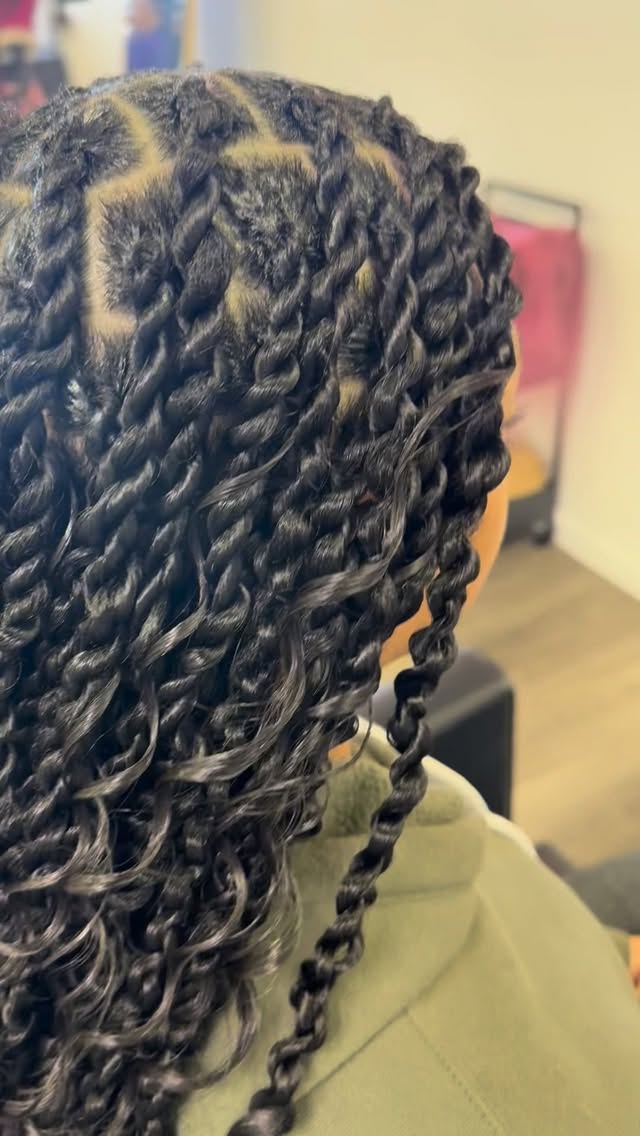 Effortless texture. Lightweight movement. A style that speaks before you do ✨
#ProtectiveStyle #PassionTwists #bxjbraidstudio