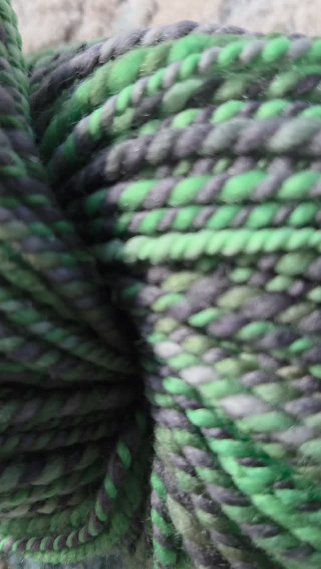 Wicked- 160 yards of worsted weight merino wool hand dyed in greens and black gray.
https://sunriselodgefiberstu.etsy.com/listing/4414754800
#sunriselodgefiberstudio #spinnersofinstagram #spinning #handmade #handspunyarn