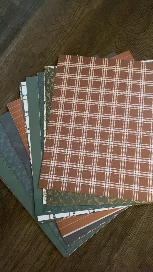 New blog post about my giant paper chains and how to make your own! Fair warning: these are super heavy.
All you need is paper, scissors, and something to hold them together!
Super fun and relaxing for a Christmas crafts!
#christmasdecor #christmasdiy #christmasblog