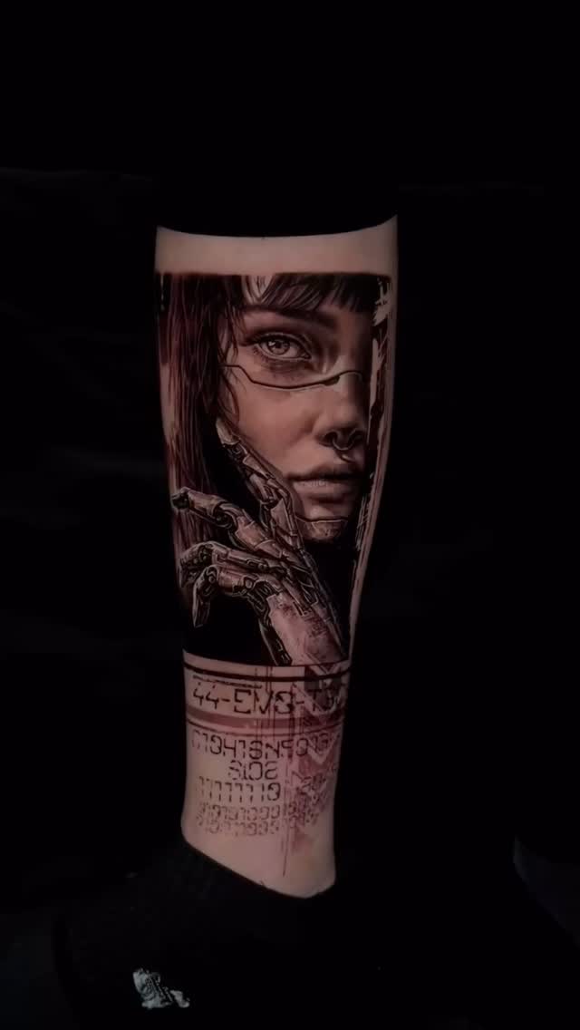 The Cyberpunk piece (completely fresh) from @tattooexpozwickau for @claudschpotato 🤘
#realistictattoo #realism #blackandgreytattoo #tattooartist