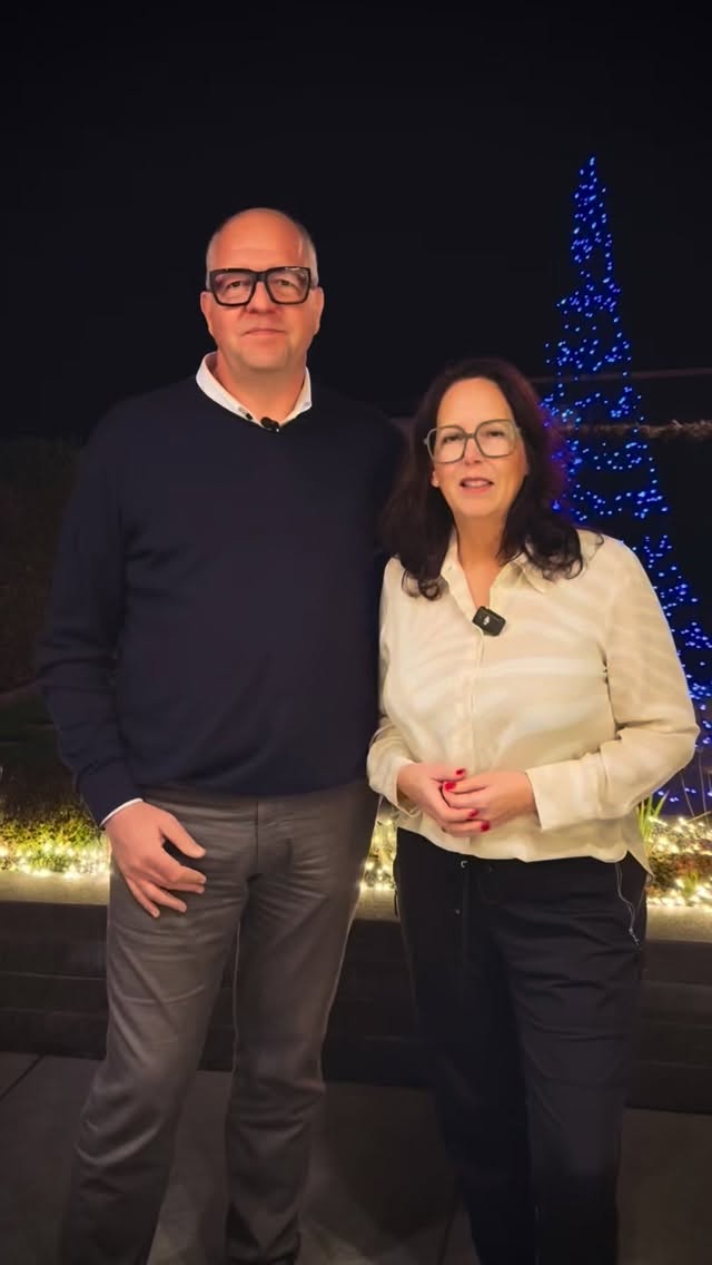 wenn auch du eine Patenschaft für ein Kind in Chorkor, Ghana, übernehmen möchtest, schau auf www.jukendu.com oder folge dem Link in der Bio. Wir unterstützen mit unserem Charity Projekt die Hilfsorganisation
@basicsinternational
Frohe Weihnachten wünschen Britta & Bernd
#jedehilfezählt #1KindProApotheke
#weihnachten #afrika #🎄