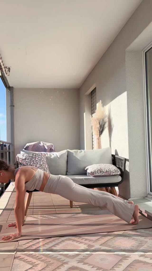 Un flow d’ouverture pour sentir, relâcher, et revenir à soi. Les sensations guident, le corps parle.
Dans chaque ouverture, une sensation nouvelle. Dans chaque sensation, un message. Aujourd’hui, je laisse mes hanches me raconter leur histoire.
Un flow pour créer de l’espace, dans le corps comme dans les émotions.
#yoga #yogapractice #switzerland #yogateacher #nyon #suisse #yoganyon #yogainspiration #yogaposes #yogaflow #yogamom