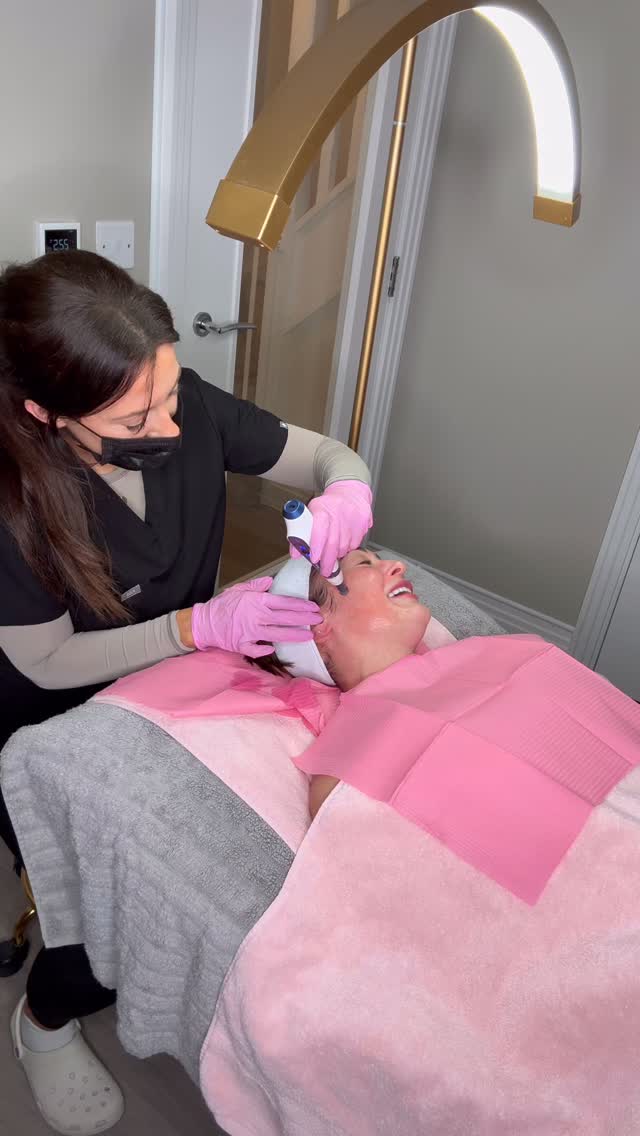 Microneedling = prevention + correction
By creating controlled micro-injuries, microneedling activates the skin’s 3-phase healing response:
▫️ Inflammation – increased growth factors
▫️ Proliferation – fibroblasts produce collagen + elastin
▫️ Remodeling – new collagen matures and strengthens
Prevention:
Stimulating collagen early helps slow the formation of fine lines and wrinkles by keeping skin firm, resilient, and supported from within.
Correction:
Microneedling works to soften existing wrinkles, improve acne scarring, smooth uneven texture, refine pores, and reduce hyperpigmentation.
Clinical studies show up to a 400% increase in collagen & elastin after just ONE session.
Whether you’re maintaining youthful skin or correcting visible concerns, microneedling works at the source. 🤍
#Microneedling #WrinklePrevention #WrinkleCorrection #CollagenStimulation #SkinRejuvenation