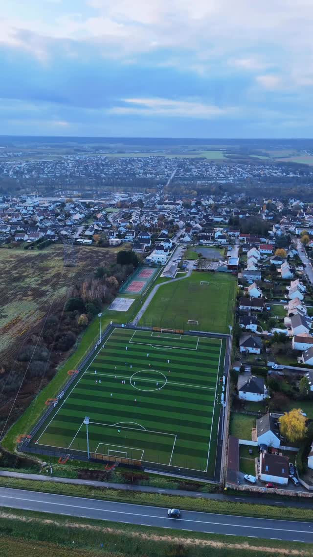 Derrière chaque club, il y a des jeunes passionnés, des éducateurs investis et une vraie famille 🔴⚪️
Fier d’avoir collaboré avec le @asollainville pour mettre en lumière leur travail et leur passion du jeu ⚽️