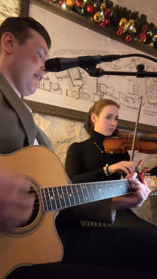 White Christmas (Bing Crosby) ✨
Performed at the gorgeous @cliffatlyons during our recent drinks reception set 🎄