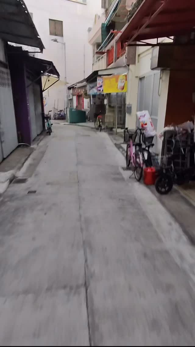 I thought isolation would bring peace, but my heart wasn’t still enough. Hong Kong’s heaviness lingered, so I left — searching for air, silence, space.
By chance, I found a small chapel in Tai O: Our Lady of Perpetual Hope. Beautiful murals, quiet prayers, voices from everywhere — Taiwan, the Philippines, Indonesia, home.
The priest asked, “If you could receive one gift from God this year, what would it be?” Some asked for a husband, some for health, some for salvation.
You know what I long for.
“Lord, I am not worthy… but only say the word, and my soul shall be healed.”
主,我當不起祢到我心裡來,只要祢說一句話,我的靈魂就會痊癒。
And in that moment, I was.
Grateful for this little getaway, this quiet mercy.