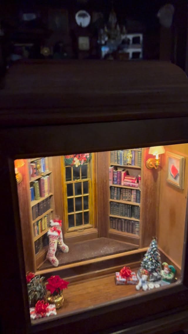 I hope your holiday season 🌲 is filled with small joys and big ones! #dollhouse #christmas #joy