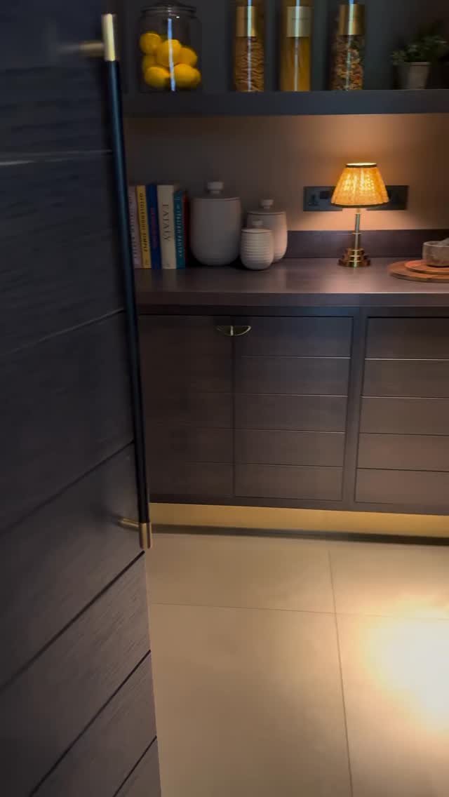 A little walk-in pantry magic ✨
Styled so beautifully by @thisisorda, with our gold labels bringing that curated touch to every shelf.
What part of this space is calling your name?
#WalkInPantry
#PantryGoals
#HomeOrganisation
#GoldLabelStyle
#PantryInspiration
#OrganisedHome