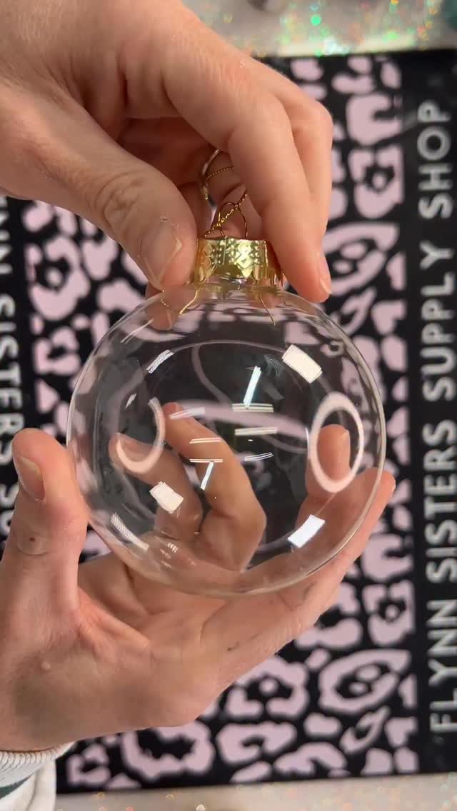 Merry Christmas and Happy New Year!!! Here’s a little project we started on the YouTube live a couple weeks ago and I finished it just in time to gift for Christmas! 🎄 Rhinestones are “New Years Resolution” and Champagne pearls from @flynnsisterssupplyshop #flynnstones #flynnsistersboutique