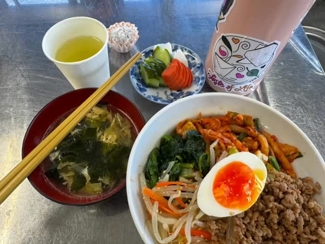 “Twelve Days of Christmas” 6/12: Quick & Healthy Recipes
This cozy holiday meal (bibimbap, seaweed and egg soup, pickled vegetables and roasted soybean cookie) didn’t leave me feeling heavy and sluggish. Eating during the holidays can still be filled with scrumptious meals even when your diet looks different.
Your body deserves food that loves you back!
#twelvedaysofchristmas #challenge #sevenpillars #quickandhealthyrecipes #christmas #holidays #blog #wellness #foodislove #tasteoflife