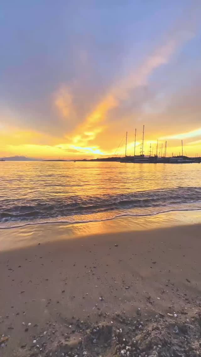 That space of time after Christmas yet before the New Year, when time feels made up and no one knows what day it is, THAT is your Nervous System’s Golden Hour. We recently heard of this phenomenon and realized just how much truth it holds. The days after Christmas are meant for softness. It’s a stretch of time where schedules blur and productivity can wait. So eat the treats, lower the bar on all expectations, leave the mess, and rest without guilt. This time is medicine to your nervous system.
#nervoussystemreset #therapytools #restwithoutguilt