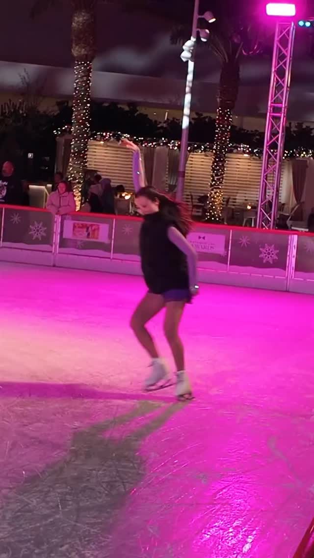 Purpose fuels passion 💛⛸️ @yasmine.yamada skating on #JohnWilsonBlades 💪
📷️: @yasmine.yamada
#MadeInSheffield #GoldSeal #Skating #FigureSkater #AdultsSkateToo #OutdoorSkating #Passion #Skater #AdultSkater #DoWhatYouLove #FigureSkate #IceRink #Spin #JohnWilsonGoldSeal #PatinageArtistique #FigureSkatingLife #FigureSkating #IceSkating #CoronationAce #AdultFigureSkating #IceSkates #FigureSkates #TeamWilson
