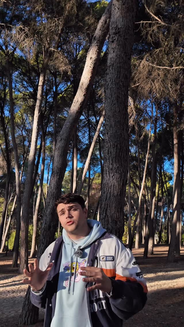 Hoy nos adentramos en territorio salvaje… 🎥
Vamos a buscar uno de los especímenes más peligrosos que existen.
Astuto. Implacable. Capaz de generar traiciones en cuestión de segundos.
Dicen que si lo encuentras, la tensión sube, las amistades tiemblan y nadie sale ileso.
Prepárate.
Respira hondo.
Mantén la calma.
Porque hoy… vamos a capturar un Mafia di Mafia. 🤟🏼
#juegosdemesa #juegosdemesaenespañol #estudiocreativo #emprendimiento #juegodemesa #juegomesa🎲 #