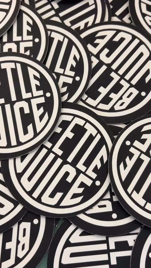 š· 2-4-1 mulled wine with a beer mat
š
6th December
ā° Time: 12 - 7pm
šLocation: Mercer street & Monmouth street Bar
Legends say on winter nights,
Beer mats roam beneath the lights.
Track one down this Saturday,
Bring it back ā and merrily pay
For one, get two: a tale come true.