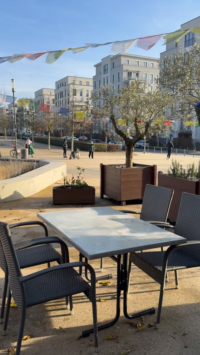 Das Wetter ist so schön 🤩 wie in NEPAL 🇳🇵!! Man kann kaum glauben heute Dezember ist 😀💥Welcome to KULAYAN 🙏#nepalifood #nepalisbeautiful i#frankfurt