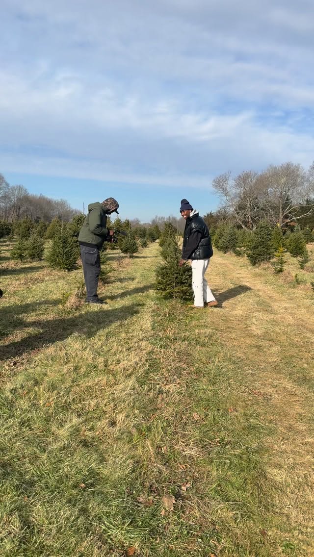 Connecticut Sun player shopping local at Yetter Road Tree Farm. 🎄Thank you Connecticut Suns Women’s Basketball for shopping locally!
@connecticutsun
@mohegansun
@yetterroadtreefarm