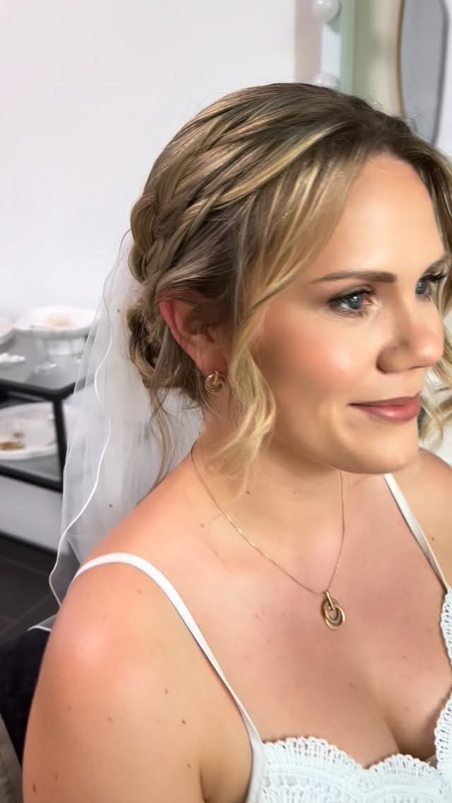 Natürlich. Strahlend. Zeitlos.
Braut Make up, das dich widerspiegelt und nicht überdeckt. #brautmakeup
#bridalmakeupartist
#naturalbridalmakeup
hochzeitsinspiration
brautstyling