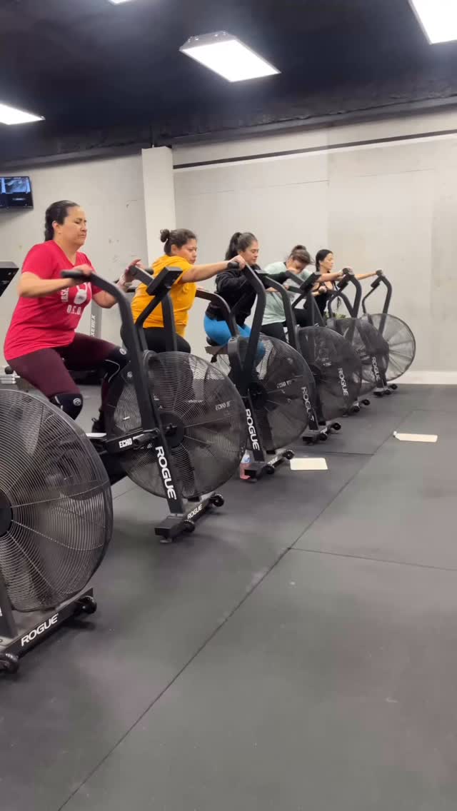 That workout was so humbling I said âjust one more repâ and my body said âabsolutely not.â
Bike, snatches, burpees⊠you won today. đ„ČđȘ #HumbledButHere#FitFam #JustShowUp