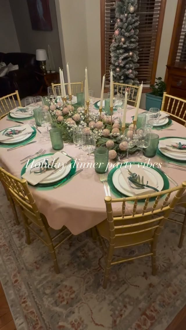 The holiday spirits flowed and Santa said we made the nice list 🎅
This crew works hard and deserved all the love and we couldn’t think of a better way to express our gratitude than with a multi course culinary experience presented by our good friend Chef Patrick, a visit from SaxoClause and the sweetest gifts from @silveradosaratoga
We’re hope you’re in the holiday spirit 🎄