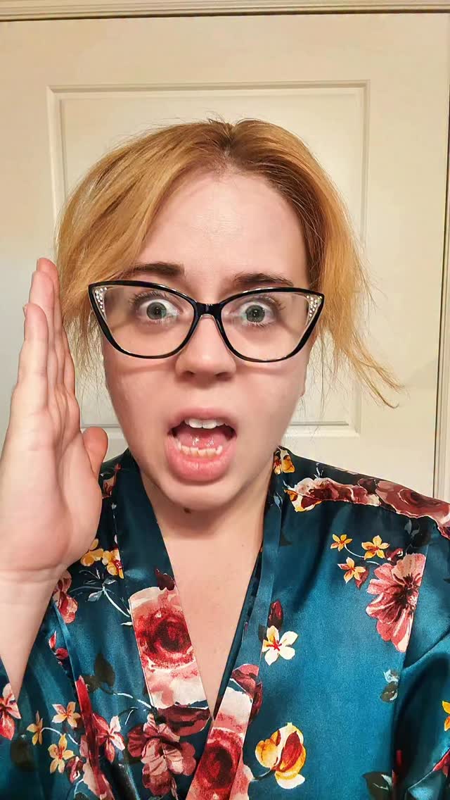 Ready for Jollywood in Hollywood Studios! Going Hollywood glam inspired. Happy Holidays yall! 🖤🎄✨ #jollywoodnights #disneyworld #holidayparty #transition #makeuptransition