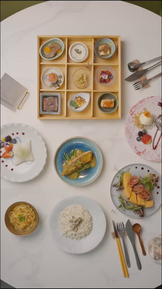A Sophisticated Japanese × Western Set Lunch in Singapore
At MOSS CROSS TOKYO SINGAPORE, we invite you to enjoy a meticulously curated lunch daily from 11:30 AM to 3:00 PM (last order 2:30 PM).
The $45++ Set Lunch offers a choice of starter, main, and dessert, featuring a selection of exquisite dishes such as Caprese salad, beef tongue, sautéed salmon, Angus beef burger steak, wild mushroom risotto, and chocolate lava cake.
For a truly elevated experience, the $69++ Shokado Set Lunch – “SHOKADO-9” presents nine artfully composed dishes that explore the harmony of flavour, texture, and aroma. Highlights include salmon with duxelle sauce, French roasted chicken with yuzu kosho cream, nourishing Nagasaki noodles, mozuku tempura, and a chef-selected dessert to complete the meal.
Ideal for a business lunch or a leisurely weekday escape, this set lunch promises a refined and memorable culinary experience in Singapore.
📍Available at MOSS CROSS TOKYO Singapore
181 South Bridge Rd, #02-01 Capri by Fraser China Square
Dine-in only | Reservation via Chope
Don’t forget to tag us during your visit!📸