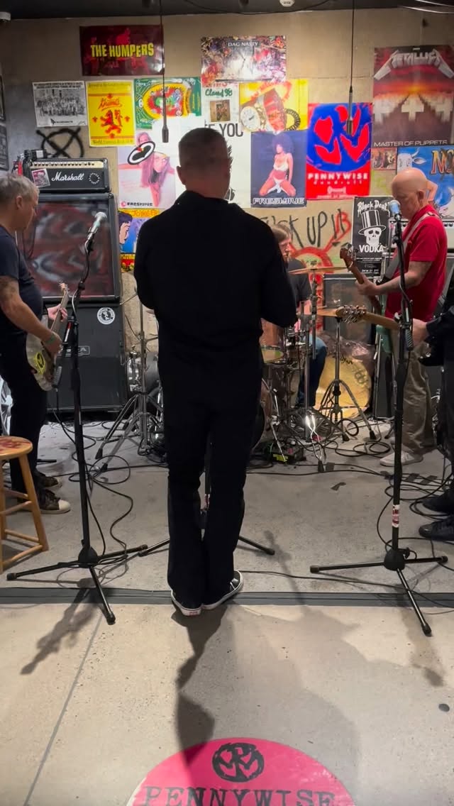 @snfu_ofishal soundcheck @thepunkrockmuseum ! Be here today at 3 pm to catch the performance in the Pennywise garage!