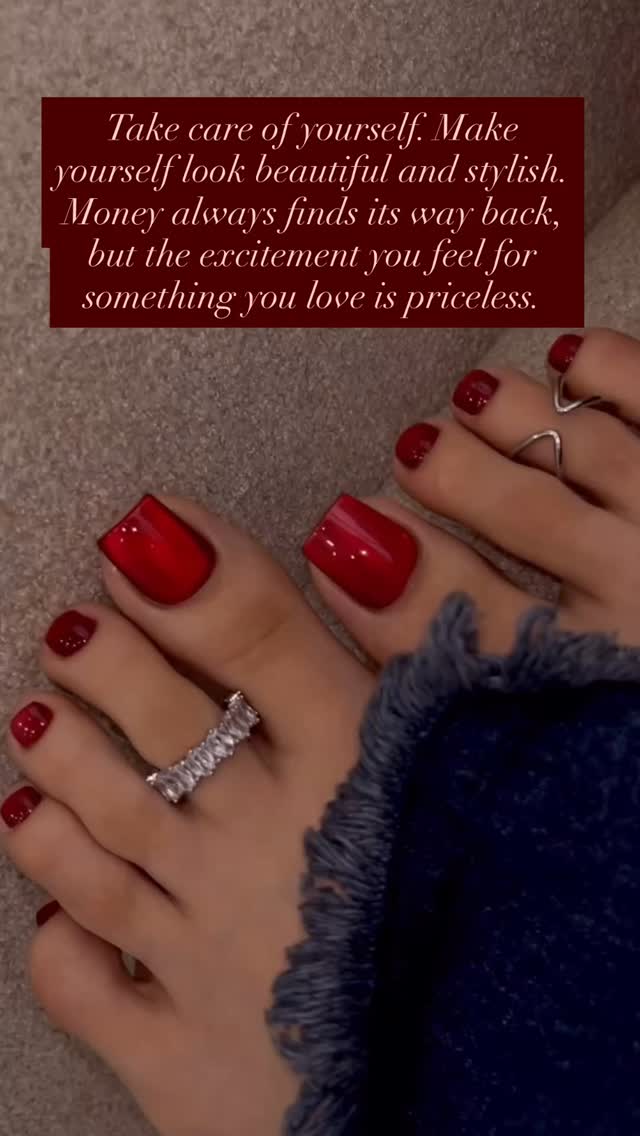 #spapedicure #nail #christmas #christmasnailart #toes #winternails #farnborough #aldershot #northcamp #hawley #frimley #sandhurst #fleet #mychett #camberley #farnboroughairport #hampshire #surreyheath