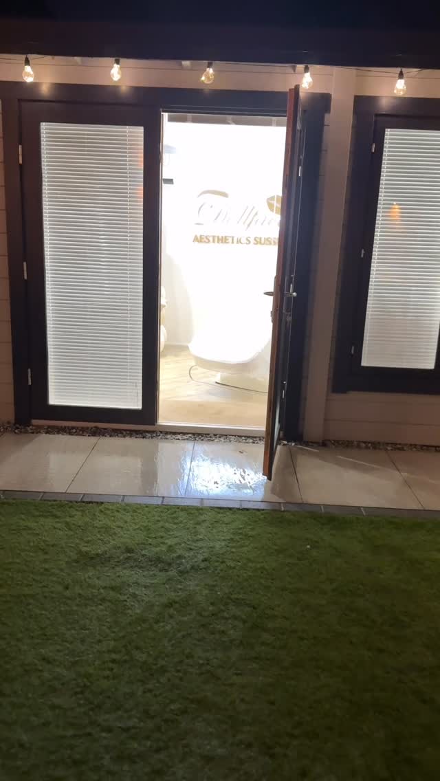 Now we’re excited 💫
Just 3 evening clinics left until Christmas! Eeek!
Aesthetics is fully booked in Barnham & Chichester until after Christmas but you can message us if you’d like to be added to the cancellations list.
Thanks to @tantrums_and_tiaras_ for our beautiful balloon tree 🤩