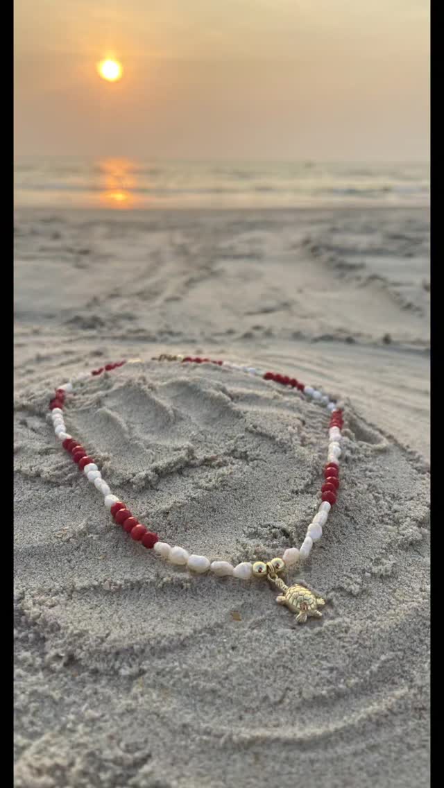 Part 3- beach vacation series
Today is all about the spirit or the ocean.
I am making a necklace with natural pearls and coral and to add to the cuteness inam adding a gold turtle charm.
Indulge in the power passion and peace of the sea.
#pearljewellery #energyjewelry #handmadejewelry