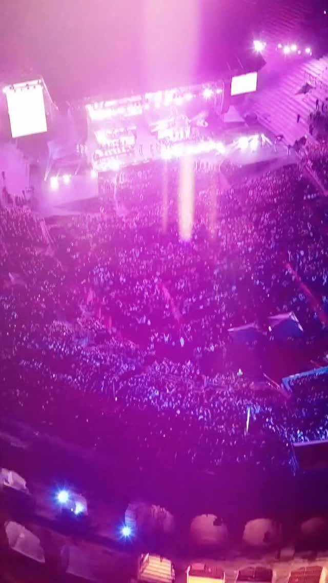 Infinite volte GRAZIE! 🤩
È con “Gloria” che si conclude la nostra Grande Festa all’Arena di Verona!
Grazie a tutti gli amici che mi hanno accompagnato sul palco, a tutti i musicisti e sopratutto a VOI per questa serata che rimarrà per sempre un ricordo indelebile! 💖
Video: @emiseven
#LUltimaNotteRosa #UmbertoTozzi #LaGrandeFesta @momyrecords @concerto.official @friendsandpartners @AIRC.it @rtl1025 @birindelliauto