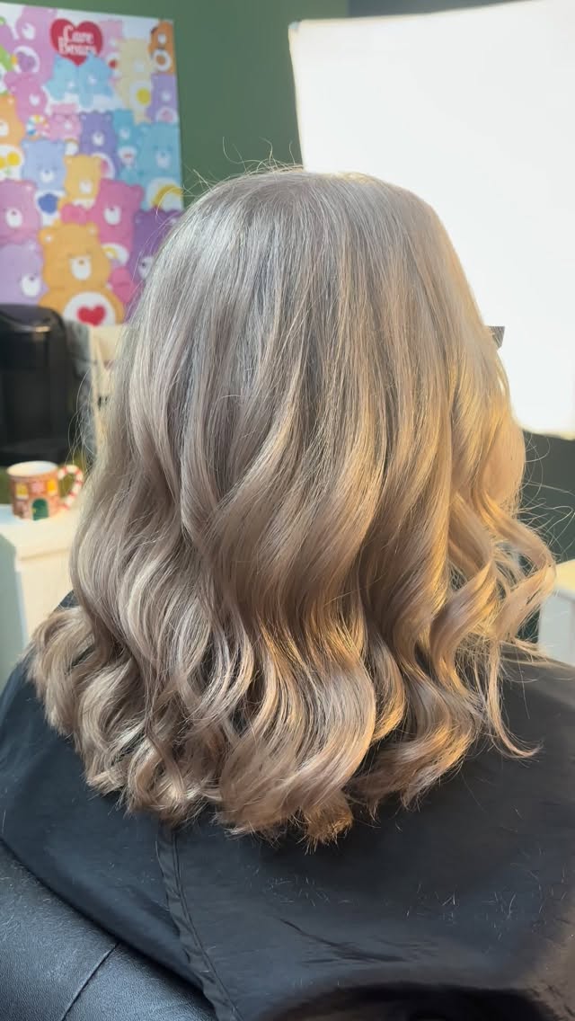 Silver SLAY🤍🩶⚡️ @goldwellca
#haircolour #hairstylist #goldwell #silverhair