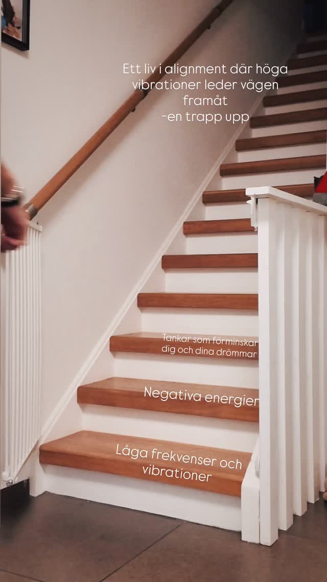 Att jobba med din egen frekvens och vibration förändrar allt.
När du väljer dina relationer, ditt tempo och vart din energi får gå – då börjar livet möta dig på en helt ny nivå.
Vi måste leva mer i alignment med vår sanna jag då höjer vi också våra frekvenser ✨
Välj det som lyfter. Låt resten rinna av. ✨
Ge gärna fler tips vad du gör för att höja dina vibrationer! ✨ Finns kanske någon som behöver dem just nu.
