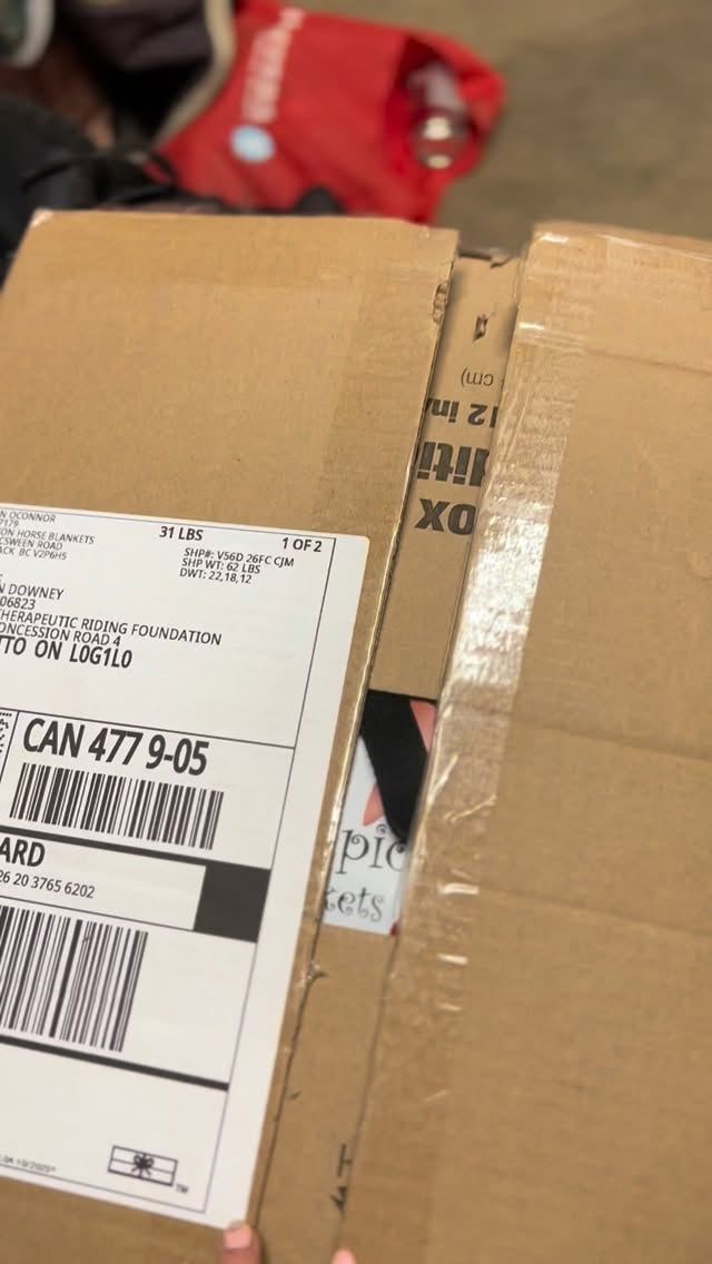 Christmas came early for the Tuff horses! ❤️
A BIG thank you to our friends at @championhorseblankets for their generous donation of new blankets. Stay tuned to see this gorgeous new winter blankets on our horses! ❄️☃️🐎
#championhorseblankets #shopcanadian #tufftherapeuticridingfoundation